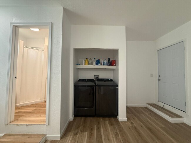 Building Photo - 3 bedrooms, 2-bathroom home with pool in Visalia, CA!