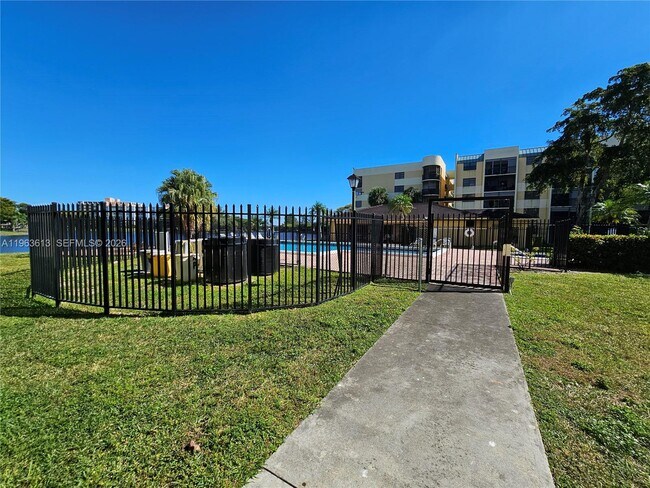 Building Photo - 6575 W Oakland Park Blvd