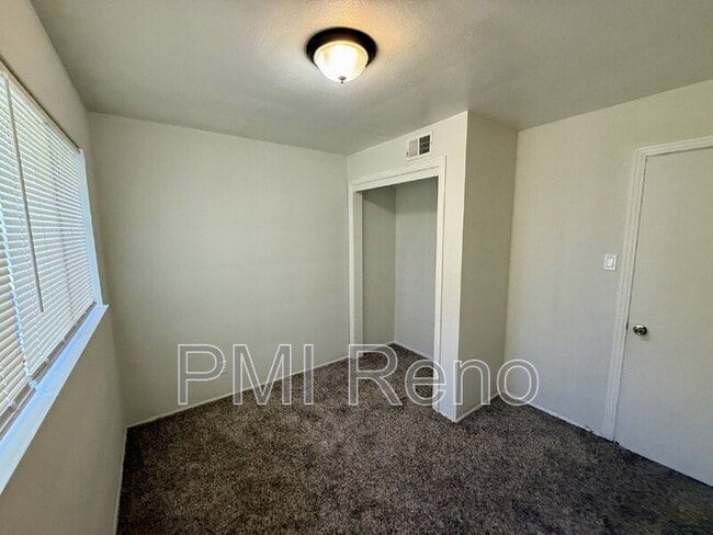 Building Photo - 790 Topaz Dr