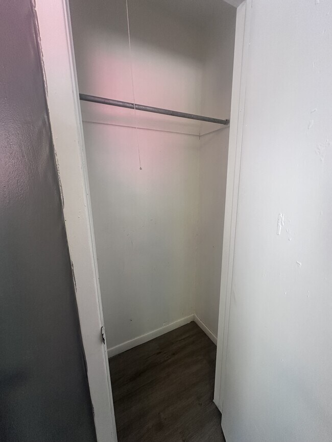 Building Photo - 16313 Clearview Ave