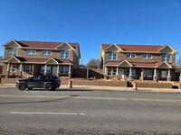 Building Photo - New Main Street Townhomes for Rent