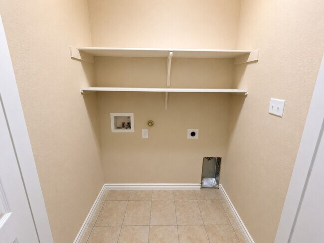 Building Photo - 1426 Ravenwood Dr