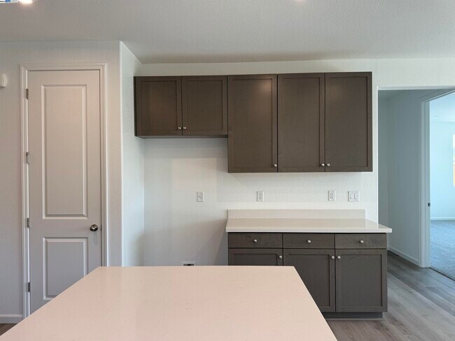 Building Photo - 2017 Quartz Cv Wy