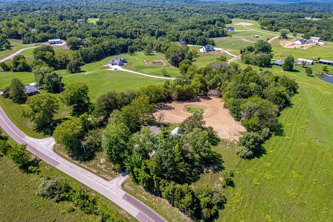 Building Photo - 5 Bedroom House in the Country!