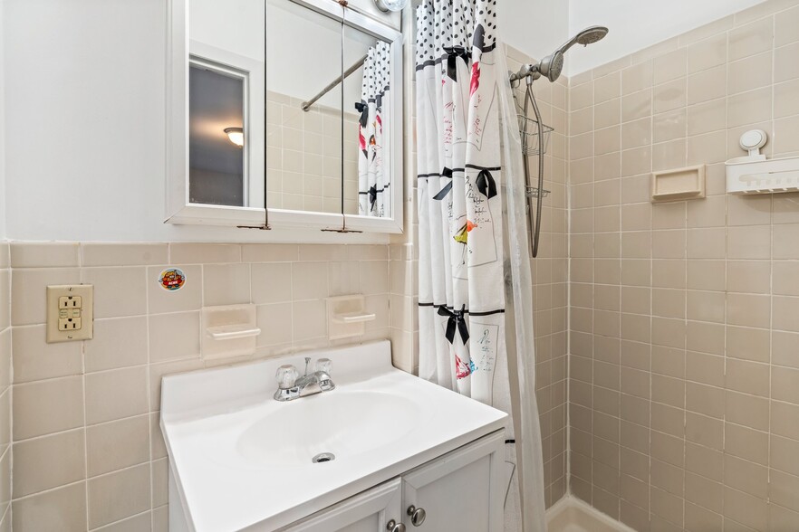 Building Photo - 15 Hillcrest Ave