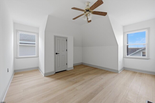 Building Photo - 123 S Berkley Square
