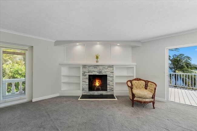 Building Photo - 850 NE Ixora Dr