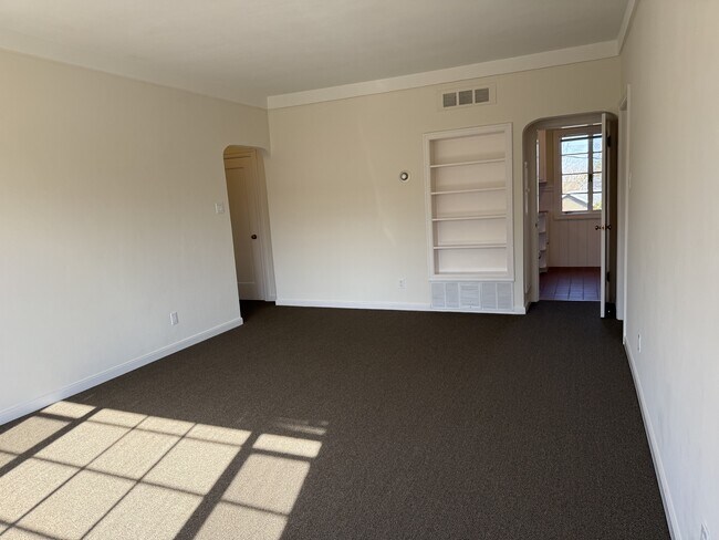 Building Photo - 33 El Rose Dr