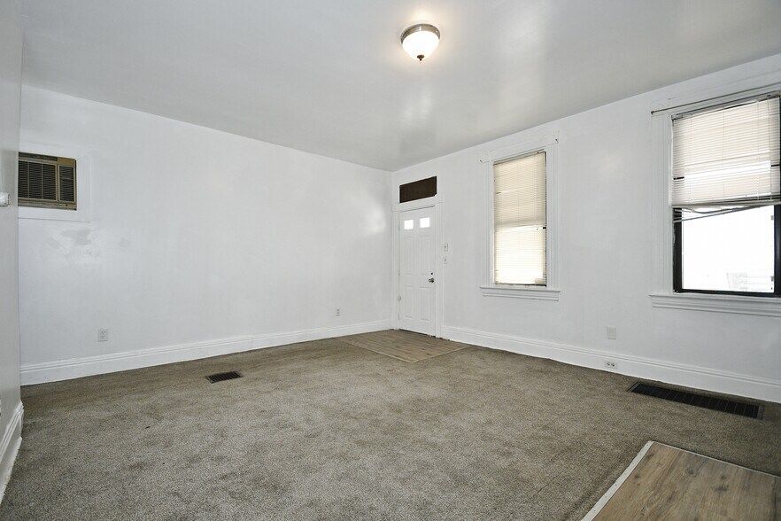 Building Photo - 208 Pattison St