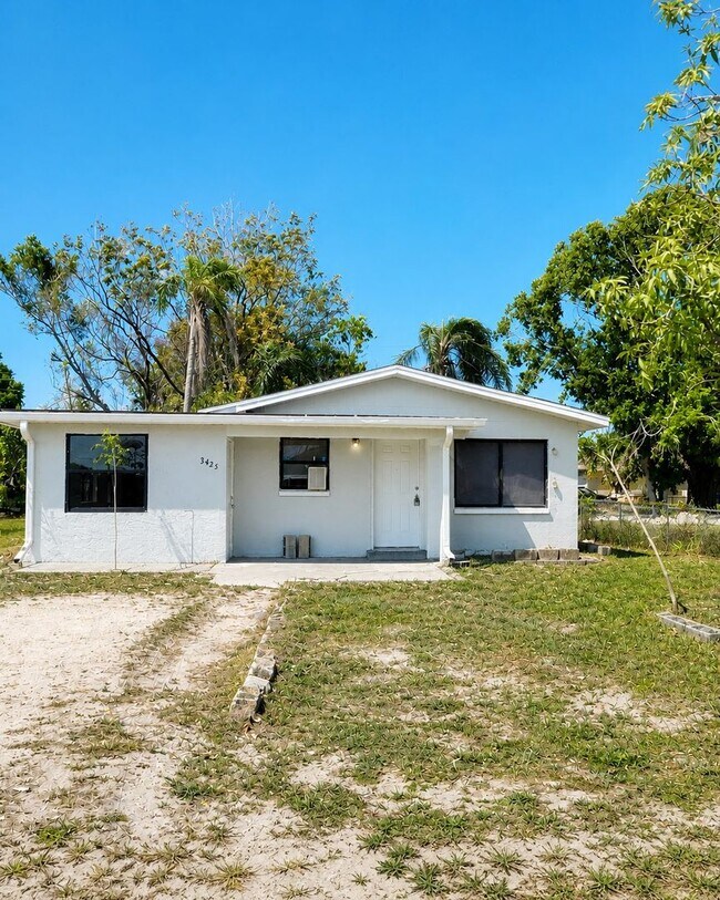 Building Photo - Newly Renovated 3/1 Single Family Home with Bonus room