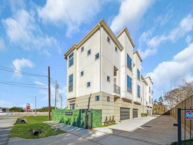 Building Photo - 1814 Thompson St