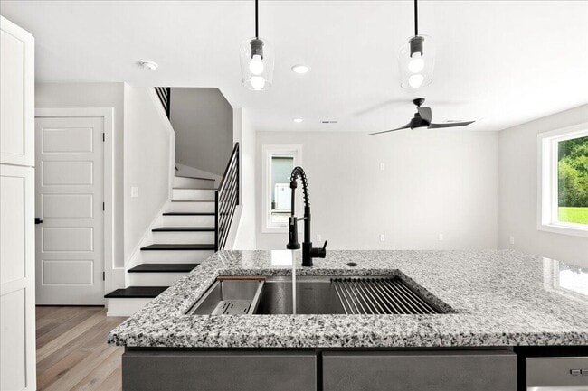 Building Photo - 145 Crooked Creek Dr