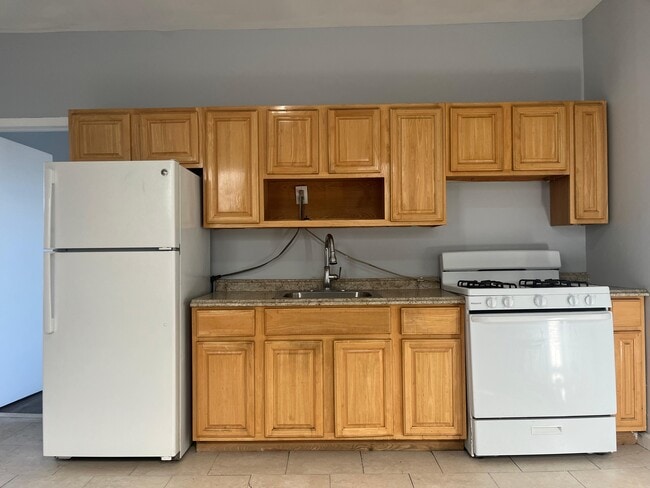 Building Photo - 41 W 54th St