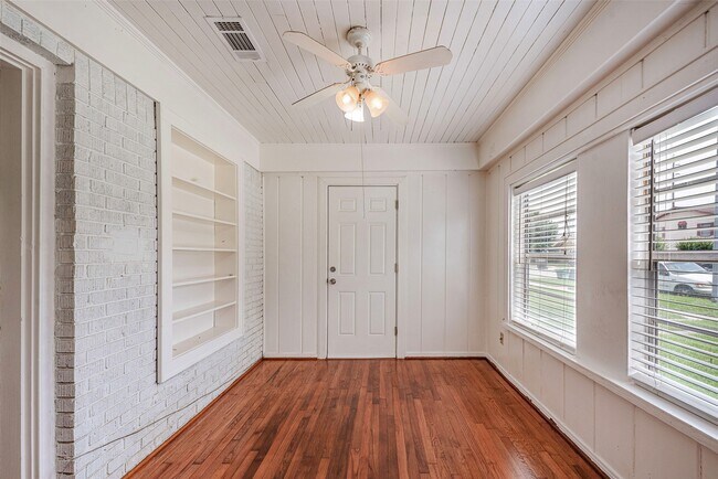 Building Photo - 2611 Rosewood St