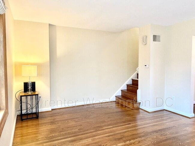 Building Photo - 5514 Chillum Pl NE