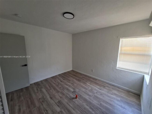 Building Photo - 2 bedroom in Miami FL 33138