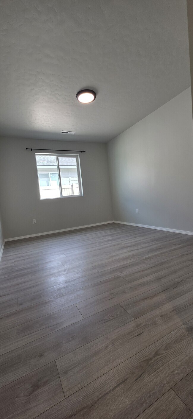 Building Photo - 2949 N Rocky Btm Wy