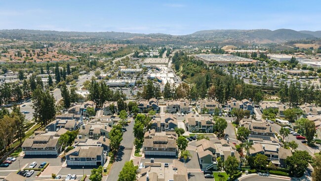 Building Photo - Upgraded 2-Bedroom Carriage Townhome with ...