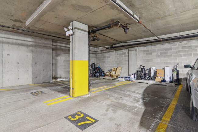 Building Photo - 4814 N Damen Ave