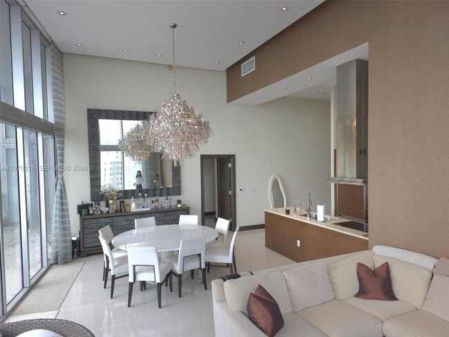 Building Photo - 495 Brickell Ave