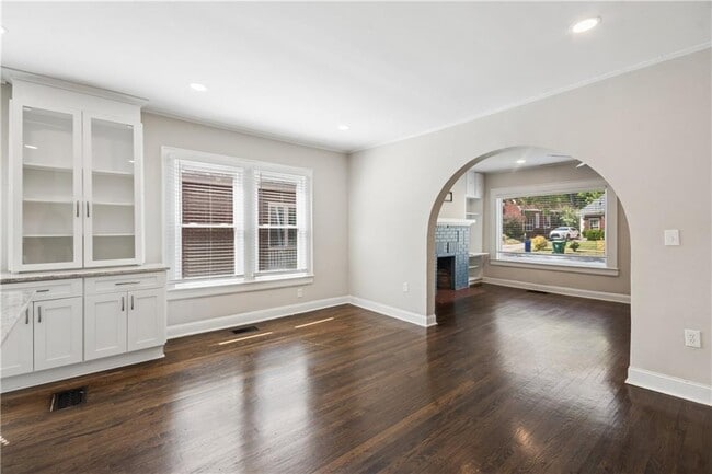 Building Photo - 1213 Cameron Ct NE