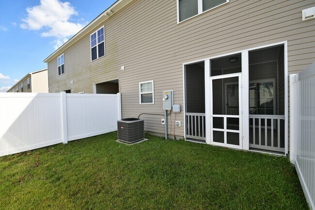 Building Photo - MOVE-IN READY Carolina Forest
