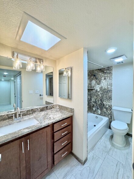 Hall Bathroom - 709 Pampas Pl