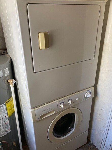 Building Photo - 1015 Manitou Ave