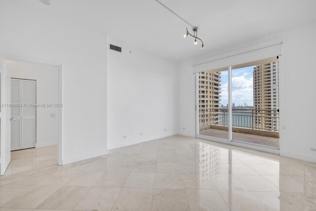 Building Photo - 888 Brickell Key Dr