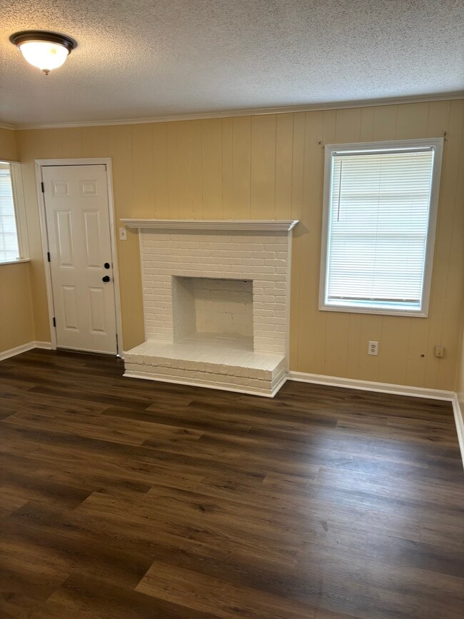 Building Photo - 5082 Golden Oaks Dr