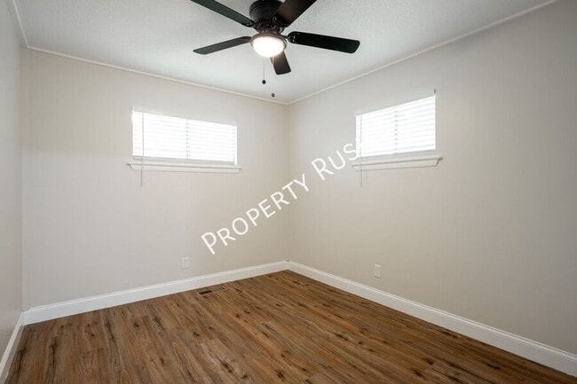Building Photo - 7736 Holiday Hills Cir
