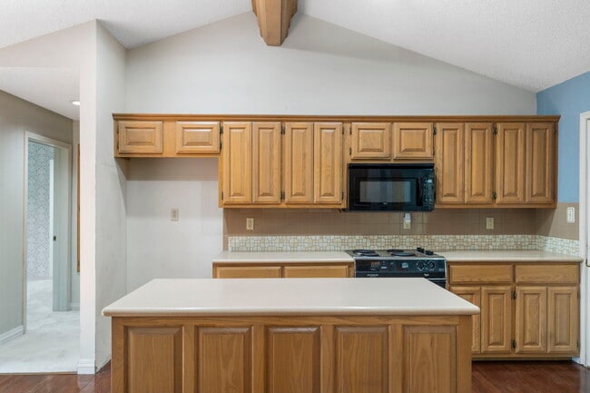 Building Photo - 30 Kensington Dr