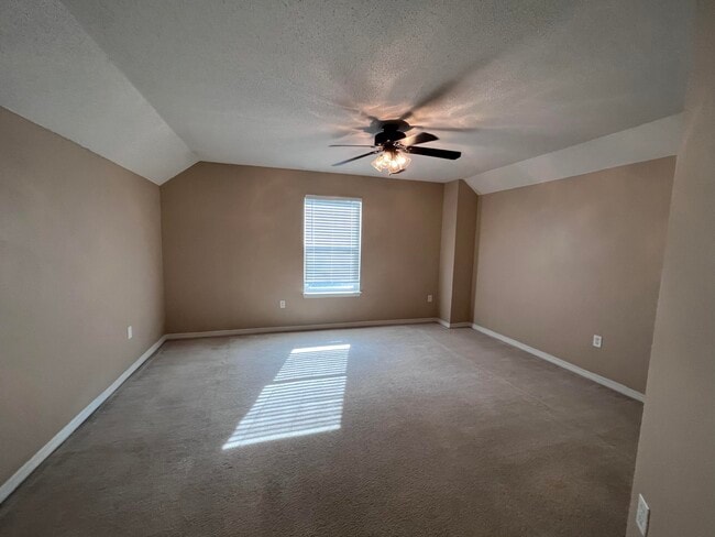 Building Photo - 540 E Timberlake Dr