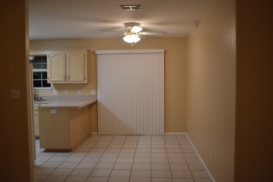 Dining Area - 6800 N 8th St