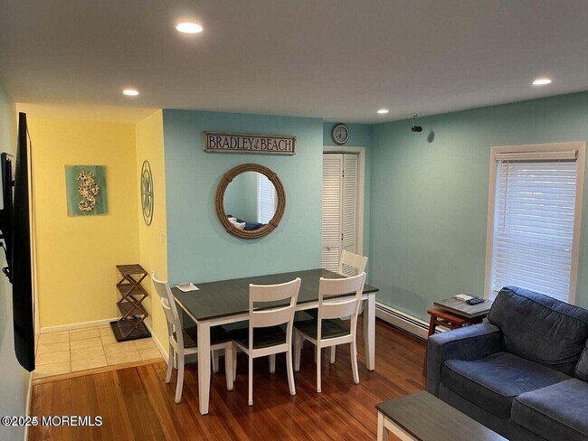 Building Photo - 711 Beach Ave