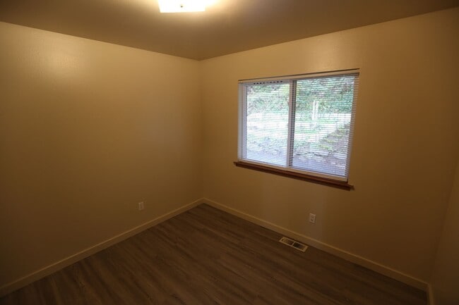 Building Photo - Port Orchard 3 Bedroom Available now!