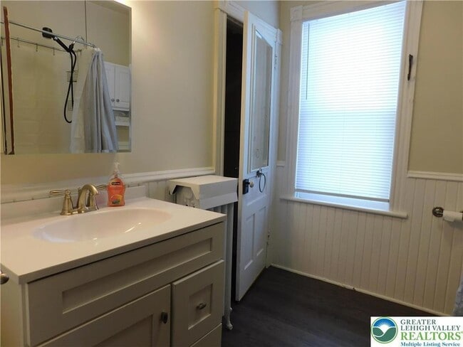 Building Photo - 300 S 9th St