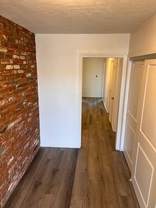 Building Photo - AVAILABLE NOW: Freshly remodeled 4 bedroom...