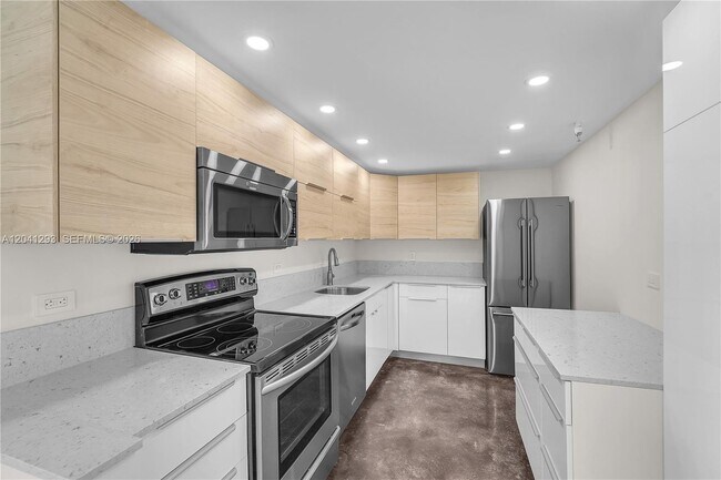 Building Photo - 20515 E Country Club Dr