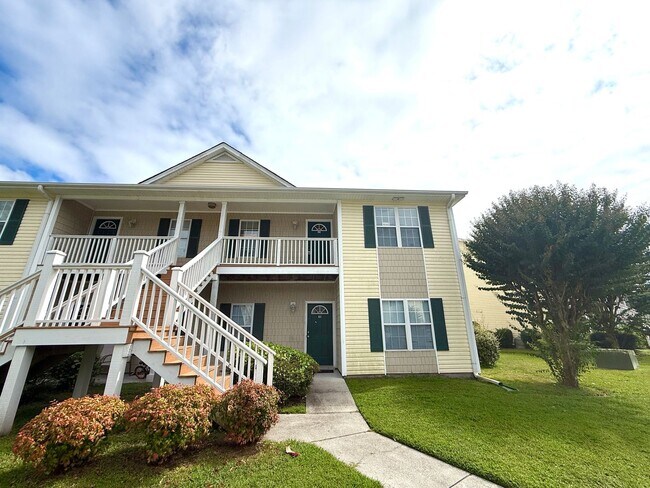Primary Photo - RENT SPECIAL! Updated Holten Place, top fl...