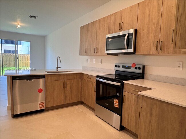 Building Photo - 178 NE 14th St