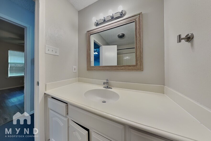 Building Photo - 408 Park Center Blvd