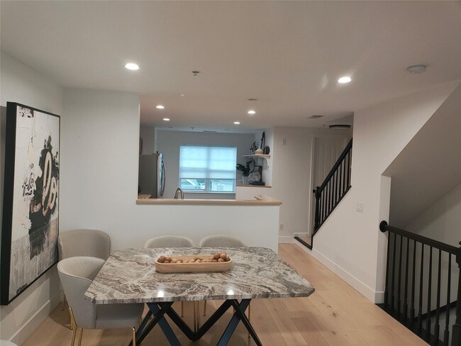 Building Photo - 322 Highridge Ct