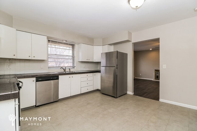 Building Photo - Comfortable Living in Florissant