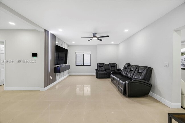 Building Photo - 2244 SW 10th St