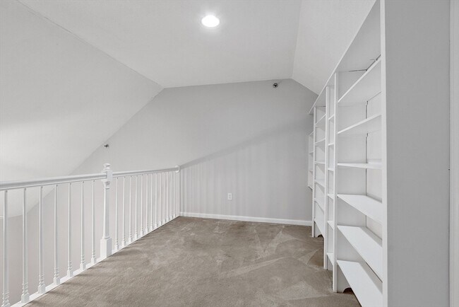 Building Photo - 148 Flower Ln