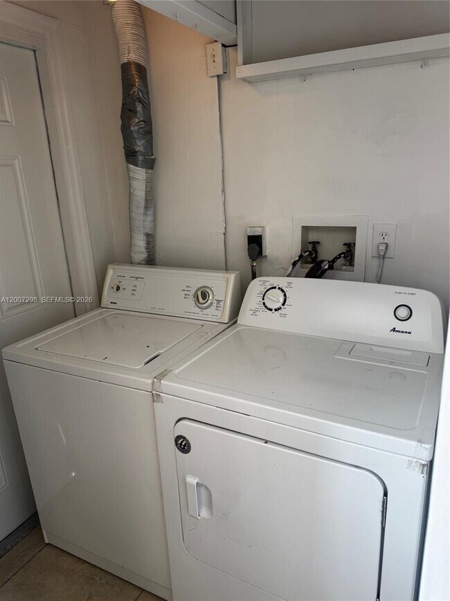 Building Photo - 6713 SW 112th Ct