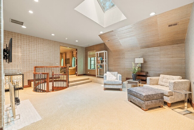 Building Photo - 493 Hazel Ave