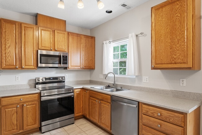 Building Photo - 1 Edgebrook Cir