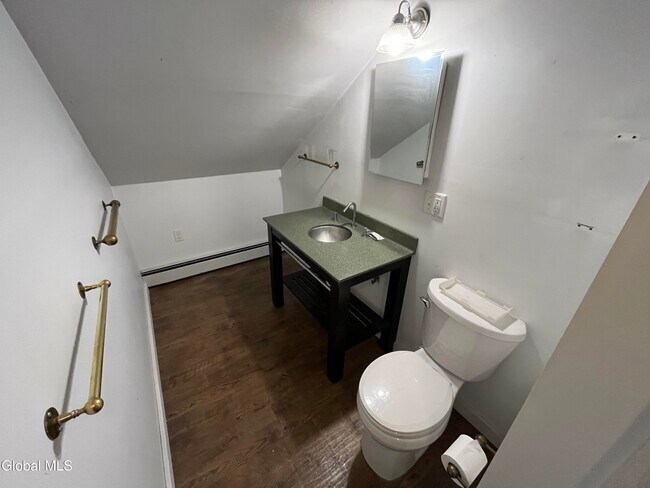 Building Photo - 715 Hudson Ave